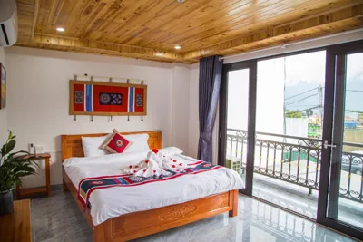King Room with Balcony — Sapa Station Hotel